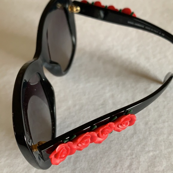 Dolce&Gabbana Sun Glasses - Picture 3 of 9